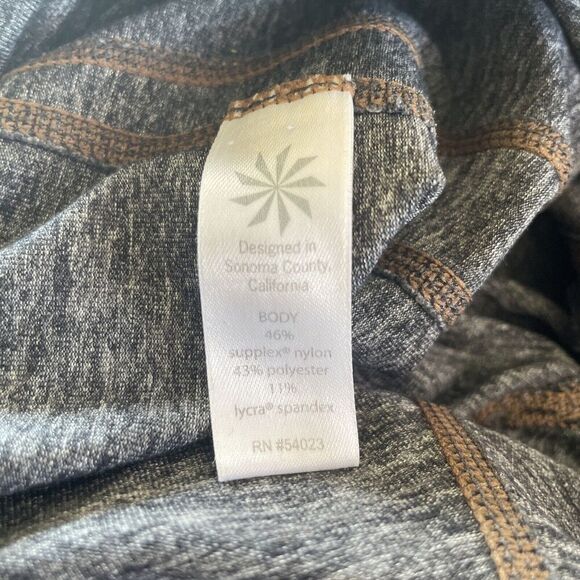 Athleta Revelation Capri Leggings SIZE XS Charcoal Gray Brown Striped Stitching - Picture 8 of 9